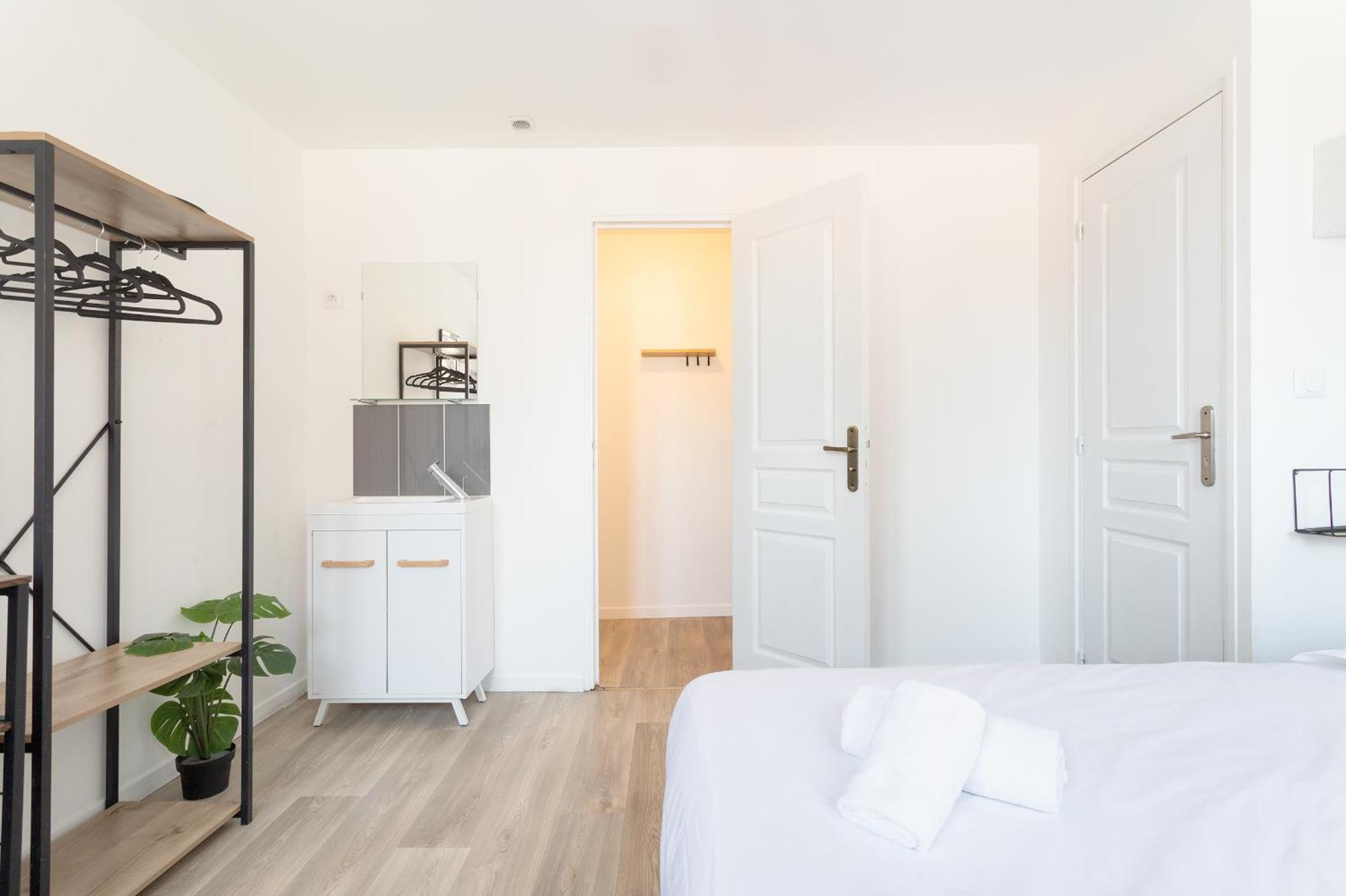 S&K Suite Grande Rue Roubaix - Chambre Spacieuse Et Sdb Privee - Netflix Et Cuisine Extérieur photo