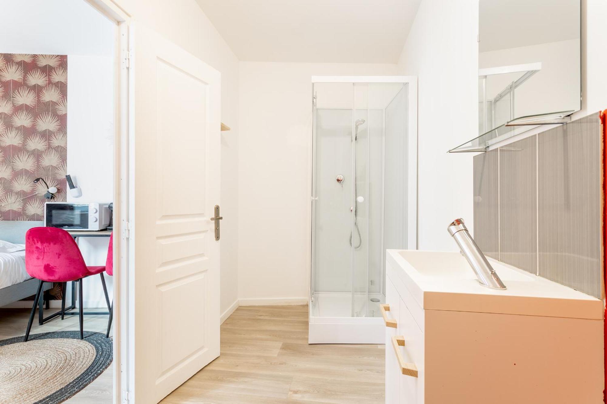 S&K Suite Grande Rue Roubaix - Chambre Spacieuse Et Sdb Privee - Netflix Et Cuisine Extérieur photo